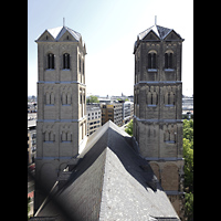 Köln (Cologne), Basilika St. Gereon, Blick vom Dekagon außen über das Dach des Langhauses in Richtung Osten