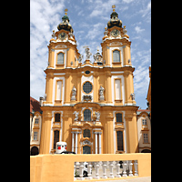 Melk, Benediktinerkloster, Stiftkirche St. Petrus und Paulus, Basilika-Fassade