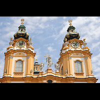 Melk, Benediktinerkloster, Stiftkirche St. Petrus und Paulus, Doppelturmspitzen