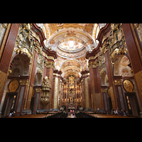 Melk, Benediktinerkloster, Stiftkirche St. Petrus und Paulus, Innenraum in Richtung Chor