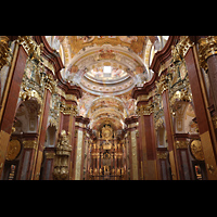 Melk, Benediktinerkloster, Stiftkirche St. Petrus und Paulus, Chorraum mit Hochaltar