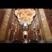Melk, Benediktinerkloster, Stiftkirche St. Petrus und Paulus, Innenraum in Richtung Orgel