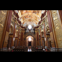 Melk, Benediktinerkloster, Stiftkirche St. Petrus und Paulus, Innenraum in Richtung Orgel