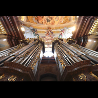 Melk, Benediktinerkloster, Stiftkirche St. Petrus und Paulus, Hauptgehuse perspektivisch