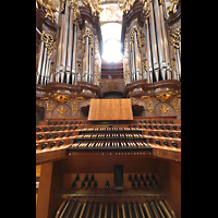 Melk, Benediktinerkloster, Stiftkirche St. Petrus und Paulus, Spieltisch und Orgel