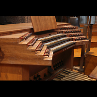 Melk, Benediktinerkloster, Stiftkirche St. Petrus und Paulus, Spieltisch seitlich