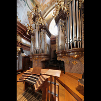 Melk, Benediktinerkloster, Stiftkirche St. Petrus und Paulus, Orgel mit Spieltisch seitlich