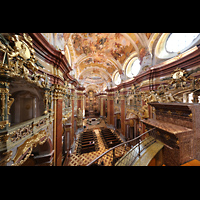Melk, Benediktinerkloster, Stiftkirche St. Petrus und Paulus, Seitlicher Blick entlang des Rckpositivs in die Kirche