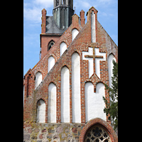 Basedow, Dorfkirche, Chorgiebel von auen