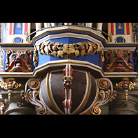 Basedow, Dorfkirche, Basedower Lwen am linken Pedalturm