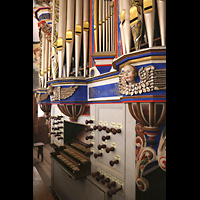 Basedow, Dorfkirche, Spieltisch seitlich und Prospektpfeifen des Oberwerks