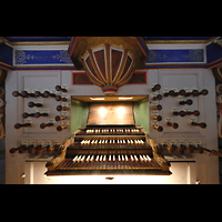 Basedow, Dorfkirche, Spieltisch