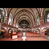 Berlin, Auenkirche, Innenraum in Richtung Orgel
