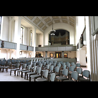 Berlin, Glaubenskirche, Innenraum in Richtung Orgel seitlich