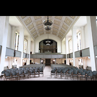 Berlin, Glaubenskirche, Innenraum in Richtung Orgel