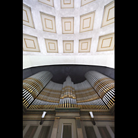 Berlin, Glaubenskirche, Orgelprospekt perspektivisch mit Blick ins Gewlbe