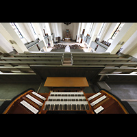Berlin, Glaubenskirche, Blick ber den Spieltisch in die Kirche