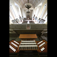 Berlin, Glaubenskirche, Blick ber den Spieltisch in die Kirche