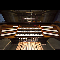 Berlin, Glaubenskirche, Spieltisch