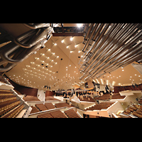 Berlin, Philharmonie, Blick ber die Chamaden und die Pfeifenfe des 32'-Prinzipals in den Saal