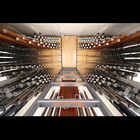 Berlin, St. Hedwigs-Kathedrale, Pfeifen im Rckpositiv, oben: Dulcian 16' (Holz), Cromorne und Vox humana