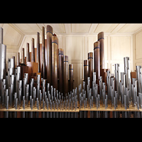 Berlin, St. Hedwigs-Kathedrale, Hochgebnkte Aliquote, dahinter Labialpfeifen der Grundstimmen im SW