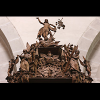 Braunschweig, Klosterkirche St. Mariae, Geschnitzte Holzfiguren auf dem Kanzeldeckel