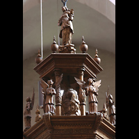 Braunschweig, Klosterkirche St. Mariae, Geschnitzte Holzfiguren auf dem Taufsteindeckel