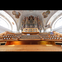 Cham, St. Jakob, Spieltisch und Hauptorgel perspektivisch