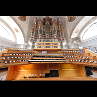 Cham, St. Jakob, Spieltisch und Hauptorgel perspektivisch