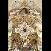 Dresden, Frauenkirche, Blick vom Hochaltar nach oben auf die Orgel und die 'Soli Deo Gloria'-Kartusche