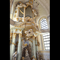 Dresden, Frauenkirche, Orgel mit Hochaltar seitlich perspektivisch
