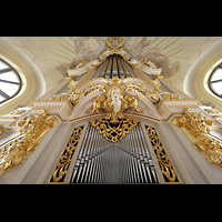 Dresden, Frauenkirche, Blick vom Spieltisch nach oben auf die Prospektpfeifen
