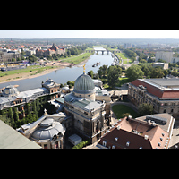 Dresden, Frauenkirche, Aussicht von der Laterne in Richtung Nordosten, vorne: Kunsthalle, hinten: Staatskanzlei