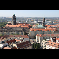 Dresden, Frauenkirche, Aussicht von der Laterne in Richtung Sdwesten, links: Rathausturm, rechts: Kreuzkirche