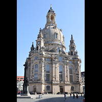 Dresden, Frauenkirche, Ansicht vom Sdwesten (Neumarkt) mit Luther-Statue im Vordergrund