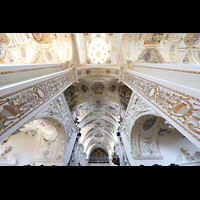 Kempten, Basilika St. Lorenz, Vierung mit Blick in die Kuppel, ins Gewlbe und auf die drei Orgeln