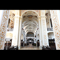 Kempten, Basilika St. Lorenz, Hauptschiff in Richtung Hauptorgel - links: Balganlage der Laurentiusorgel