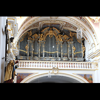 Kempten, Basilika St. Lorenz, Hauptorgel seitlich mit Kreuzgruppe