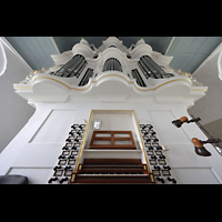 Krummhrn, Reformierte Kirche, Orgel mit Spieltisch perpsektivisch