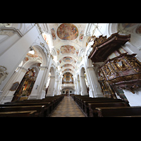 Niederaltaich, Benediktinerabtei, Basilika St. Mauritius, Hauptschiff in Richtung Orgel