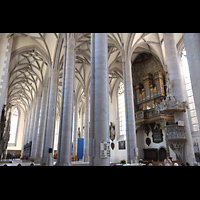 Nrdlingen, St. Georg, Seitlicher Blick in Richtung Chor und Seitenorgel