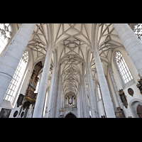 Nrdlingen, St. Georg, Hauptschiff und Hauptorgel mit Blick ins Gewlbe