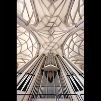 Nrdlingen, St. Georg, Hauptorgel und Blick ins Gewlbe