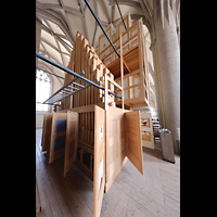 Nrdlingen, St. Georg, Pfeifen der Bombarde 32' und Flte 32' hinter dem Hauptorgelgehuse