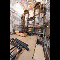 Passau, Dom St. Stephan, Empore mit Montageflche vor dem 2025 noch leeren Hauptorgelgehuse