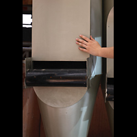 Passau, Dom St. Stephan, Prinzipal 32'-Labium und Hand zum Grenvergleich