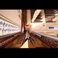 Rheine, St. Dionysius, Blick vom Positiv entlang des Orgelprospekts nach unten