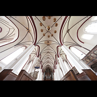 Tangermnde, St. Stephan, Hauptschiff mit Orgel und Blick ins Gewlbe