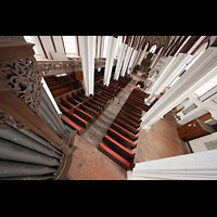 Tangermnde, St. Stephan, Prospektpfeifen des Rckpositivs mit Blick in die Kirche